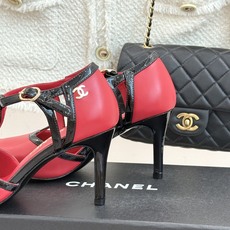 CHANE*|小香26B新品拼色 T字带中空高跟凉鞋 T字带缀双C金属标识 中空露肤显纤细 细高跟悄悄拉长腿线 复古法式 CHANE*|小香26B新品拼色 T字带中空高跟凉鞋 T字带缀双C金属标识 中空露肤显纤细 细高跟悄悄拉长腿线 复古法式