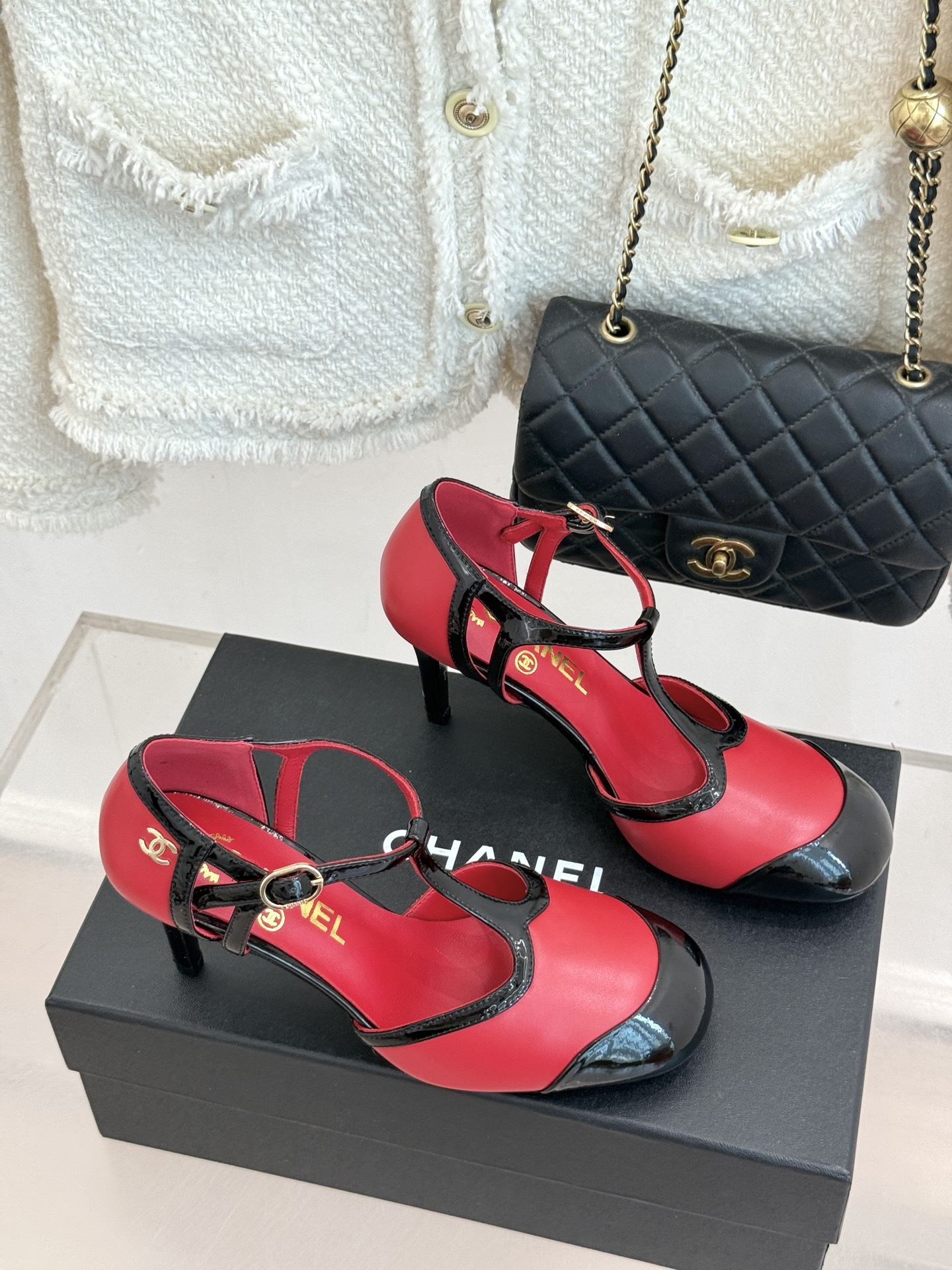 CHANE*|小香26B新品拼色 T字带中空高跟凉鞋 T字带缀双C金属标识 中空露肤显纤细 细高跟悄悄拉长腿线 复古法式 CHANE*|小香26B新品拼色 T字带中空高跟凉鞋 T字带缀双C金属标识 中空露肤显纤细 细高跟悄悄拉长腿线 复古法式