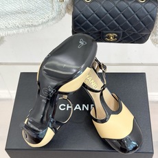 CHANE*|小香26B新品拼色 T字带中空高跟凉鞋 T字带缀双C金属标识 中空露肤显纤细 细高跟悄悄拉长腿线 复古法式 CHANE*|小香26B新品拼色 T字带中空高跟凉鞋 T字带缀双C金属标识 中空露肤显纤细 细高跟悄悄拉长腿线 复古法式