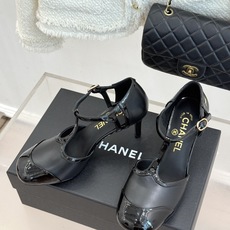 CHANE*|小香26B新品拼色 T字带中空高跟凉鞋 T字带缀双C金属标识 中空露肤显纤细 细高跟悄悄拉长腿线 复古法式 CHANE*|小香26B新品拼色 T字带中空高跟凉鞋 T字带缀双C金属标识 中空露肤显纤细 细高跟悄悄拉长腿线 复古法式