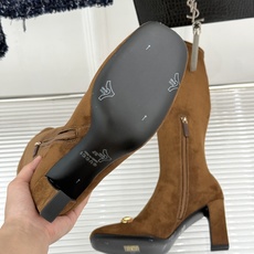 Gucci/古驰26WF新品马衔扣 方头粗跟弹力靴长靴 经典马衔扣续写典藏篇章 方头廓形显利落 粗跟稳妥衬出好比例 弹力 Gucci/古驰26WF新品马衔扣 方头粗跟弹力靴长靴 经典马衔扣续写典藏篇章 方头廓形显利落 粗跟稳妥衬出好比例 弹力