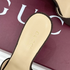 Gucci/古驰26WF新品马衔扣 鱼嘴高跟拖鞋 鱼嘴设计尽显柔美 经典金属扣复古韵味足 意式匠心镌刻品牌底蕴 细跟撑起 Gucci/古驰26WF新品马衔扣 鱼嘴高跟拖鞋 鱼嘴设计尽显柔美 经典金属扣复古韵味足 意式匠心镌刻品牌底蕴 细跟撑起