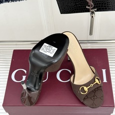 Gucci/古驰26WF新品马衔扣 鱼嘴高跟拖鞋 鱼嘴设计尽显柔美 经典金属扣复古韵味足 意式匠心镌刻品牌底蕴 细跟撑起 Gucci/古驰26WF新品马衔扣 鱼嘴高跟拖鞋 鱼嘴设计尽显柔美 经典金属扣复古韵味足 意式匠心镌刻品牌底蕴 细跟撑起