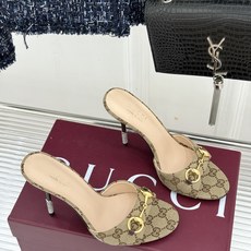 Gucci/古驰26WF新品马衔扣 鱼嘴高跟拖鞋 鱼嘴设计尽显柔美 经典金属扣复古韵味足 意式匠心镌刻品牌底蕴 细跟撑起 Gucci/古驰26WF新品马衔扣 鱼嘴高跟拖鞋 鱼嘴设计尽显柔美 经典金属扣复古韵味足 意式匠心镌刻品牌底蕴 细跟撑起