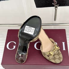 Gucci/古驰26WF新品马衔扣 鱼嘴高跟拖鞋 鱼嘴设计尽显柔美 经典金属扣复古韵味足 意式匠心镌刻品牌底蕴 细跟撑起 Gucci/古驰26WF新品马衔扣 鱼嘴高跟拖鞋 鱼嘴设计尽显柔美 经典金属扣复古韵味足 意式匠心镌刻品牌底蕴 细跟撑起