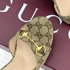 Gucci/古驰26WF新品马衔扣 鱼嘴高跟拖鞋 鱼嘴设计尽显柔美 经典金属扣复古韵味足 意式匠心镌刻品牌底蕴 细跟撑起 Gucci/古驰26WF新品马衔扣 鱼嘴高跟拖鞋 鱼嘴设计尽显柔美 经典金属扣复古韵味足 意式匠心镌刻品牌底蕴 细跟撑起