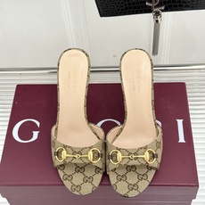 Gucci/古驰26WF新品马衔扣 鱼嘴高跟拖鞋 鱼嘴设计尽显柔美 经典金属扣复古韵味足 意式匠心镌刻品牌底蕴 细跟撑起 Gucci/古驰26WF新品马衔扣 鱼嘴高跟拖鞋 鱼嘴设计尽显柔美 经典金属扣复古韵味足 意式匠心镌刻品牌底蕴 细跟撑起