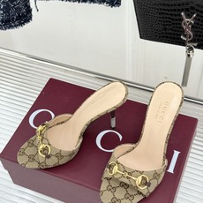 Gucci/古驰26WF新品马衔扣 鱼嘴高跟拖鞋 鱼嘴设计尽显柔美 经典金属扣复古韵味足 意式匠心镌刻品牌底蕴 细跟撑起 Gucci/古驰26WF新品马衔扣 鱼嘴高跟拖鞋 鱼嘴设计尽显柔美 经典金属扣复古韵味足 意式匠心镌刻品牌底蕴 细跟撑起
