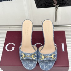 Gucci/古驰26WF新品马衔扣 鱼嘴高跟拖鞋 鱼嘴设计尽显柔美 经典金属扣复古韵味足 意式匠心镌刻品牌底蕴 细跟撑起 Gucci/古驰26WF新品马衔扣 鱼嘴高跟拖鞋 鱼嘴设计尽显柔美 经典金属扣复古韵味足 意式匠心镌刻品牌底蕴 细跟撑起