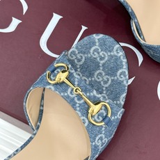 Gucci/古驰26WF新品马衔扣 鱼嘴高跟拖鞋 鱼嘴设计尽显柔美 经典金属扣复古韵味足 意式匠心镌刻品牌底蕴 细跟撑起 Gucci/古驰26WF新品马衔扣 鱼嘴高跟拖鞋 鱼嘴设计尽显柔美 经典金属扣复古韵味足 意式匠心镌刻品牌底蕴 细跟撑起