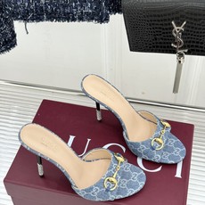 Gucci/古驰26WF新品马衔扣 鱼嘴高跟拖鞋 鱼嘴设计尽显柔美 经典金属扣复古韵味足 意式匠心镌刻品牌底蕴 细跟撑起 Gucci/古驰26WF新品马衔扣 鱼嘴高跟拖鞋 鱼嘴设计尽显柔美 经典金属扣复古韵味足 意式匠心镌刻品牌底蕴 细跟撑起
