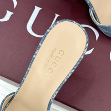 Gucci/古驰26WF新品马衔扣 鱼嘴高跟拖鞋 鱼嘴设计尽显柔美 经典金属扣复古韵味足 意式匠心镌刻品牌底蕴 细跟撑起 Gucci/古驰26WF新品马衔扣 鱼嘴高跟拖鞋 鱼嘴设计尽显柔美 经典金属扣复古韵味足 意式匠心镌刻品牌底蕴 细跟撑起