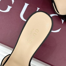Gucci/古驰26WF新品马衔扣 鱼嘴高跟拖鞋 鱼嘴设计尽显柔美 经典金属扣复古韵味足 意式匠心镌刻品牌底蕴 细跟撑起 Gucci/古驰26WF新品马衔扣 鱼嘴高跟拖鞋 鱼嘴设计尽显柔美 经典金属扣复古韵味足 意式匠心镌刻品牌底蕴 细跟撑起