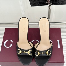 Gucci/古驰26WF新品马衔扣 鱼嘴高跟拖鞋 鱼嘴设计尽显柔美 经典金属扣复古韵味足 意式匠心镌刻品牌底蕴 细跟撑起 Gucci/古驰26WF新品马衔扣 鱼嘴高跟拖鞋 鱼嘴设计尽显柔美 经典金属扣复古韵味足 意式匠心镌刻品牌底蕴 细跟撑起