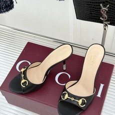 Gucci/古驰26WF新品马衔扣 鱼嘴高跟拖鞋 鱼嘴设计尽显柔美 经典金属扣复古韵味足 意式匠心镌刻品牌底蕴 细跟撑起 Gucci/古驰26WF新品马衔扣 鱼嘴高跟拖鞋 鱼嘴设计尽显柔美 经典金属扣复古韵味足 意式匠心镌刻品牌底蕴 细跟撑起