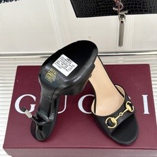 Gucci/古驰26WF新品马衔扣 鱼嘴高跟拖鞋 鱼嘴设计尽显柔美 经典金属扣复古韵味足 意式匠心镌刻品牌底蕴 细跟撑起 Gucci/古驰26WF新品马衔扣 鱼嘴高跟拖鞋 鱼嘴设计尽显柔美 经典金属扣复古韵味足 意式匠心镌刻品牌底蕴 细跟撑起