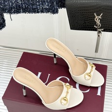 Gucci/古驰26WF新品马衔扣 鱼嘴高跟拖鞋 鱼嘴设计尽显柔美 经典金属扣复古韵味足 意式匠心镌刻品牌底蕴 细跟撑起 Gucci/古驰26WF新品马衔扣 鱼嘴高跟拖鞋 鱼嘴设计尽显柔美 经典金属扣复古韵味足 意式匠心镌刻品牌底蕴 细跟撑起