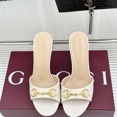 Gucci/古驰26WF新品马衔扣 鱼嘴高跟拖鞋 鱼嘴设计尽显柔美 经典金属扣复古韵味足 意式匠心镌刻品牌底蕴 细跟撑起 Gucci/古驰26WF新品马衔扣 鱼嘴高跟拖鞋 鱼嘴设计尽显柔美 经典金属扣复古韵味足 意式匠心镌刻品牌底蕴 细跟撑起