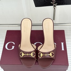 Gucci/古驰26WF新品马衔扣 鱼嘴高跟拖鞋 鱼嘴设计尽显柔美 经典金属扣复古韵味足 意式匠心镌刻品牌底蕴 细跟撑起 Gucci/古驰26WF新品马衔扣 鱼嘴高跟拖鞋 鱼嘴设计尽显柔美 经典金属扣复古韵味足 意式匠心镌刻品牌底蕴 细跟撑起