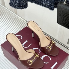 Gucci/古驰26WF新品马衔扣 鱼嘴高跟拖鞋 鱼嘴设计尽显柔美 经典金属扣复古韵味足 意式匠心镌刻品牌底蕴 细跟撑起 Gucci/古驰26WF新品马衔扣 鱼嘴高跟拖鞋 鱼嘴设计尽显柔美 经典金属扣复古韵味足 意式匠心镌刻品牌底蕴 细跟撑起