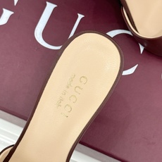 Gucci/古驰26WF新品马衔扣 鱼嘴高跟拖鞋 鱼嘴设计尽显柔美 经典金属扣复古韵味足 意式匠心镌刻品牌底蕴 细跟撑起 Gucci/古驰26WF新品马衔扣 鱼嘴高跟拖鞋 鱼嘴设计尽显柔美 经典金属扣复古韵味足 意式匠心镌刻品牌底蕴 细跟撑起