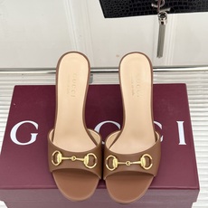 Gucci/古驰26WF新品马衔扣 鱼嘴高跟拖鞋 鱼嘴设计尽显柔美 经典金属扣复古韵味足 意式匠心镌刻品牌底蕴 细跟撑起 Gucci/古驰26WF新品马衔扣 鱼嘴高跟拖鞋 鱼嘴设计尽显柔美 经典金属扣复古韵味足 意式匠心镌刻品牌底蕴 细跟撑起