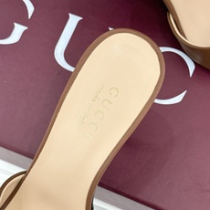 Gucci/古驰26WF新品马衔扣 鱼嘴高跟拖鞋 鱼嘴设计尽显柔美 经典金属扣复古韵味足 意式匠心镌刻品牌底蕴 细跟撑起 Gucci/古驰26WF新品马衔扣 鱼嘴高跟拖鞋 鱼嘴设计尽显柔美 经典金属扣复古韵味足 意式匠心镌刻品牌底蕴 细跟撑起