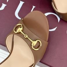 Gucci/古驰26WF新品马衔扣 鱼嘴高跟拖鞋 鱼嘴设计尽显柔美 经典金属扣复古韵味足 意式匠心镌刻品牌底蕴 细跟撑起 Gucci/古驰26WF新品马衔扣 鱼嘴高跟拖鞋 鱼嘴设计尽显柔美 经典金属扣复古韵味足 意式匠心镌刻品牌底蕴 细跟撑起
