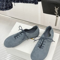 The Row 26WF新品极简复古 系带小皮鞋单鞋 意制纳帕皮触感柔润细腻 无标极简藏尽静奢格调 杏仁鞋头利落修饰脚型 The Row 26WF新品极简复古 系带小皮鞋单鞋 意制纳帕皮触感柔润细腻 无标极简藏尽静奢格调 杏仁鞋头利落修饰脚型