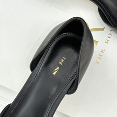 The Row 26WF新品极简复古 尖头中空猫跟凉鞋 极简线条复刻复古质感 猫跟稳妥不累脚 尖头巧饰纤细脚型线条 中空 The Row 26WF新品极简复古 尖头中空猫跟凉鞋 极简线条复刻复古质感 猫跟稳妥不累脚 尖头巧饰纤细脚型线条 中空