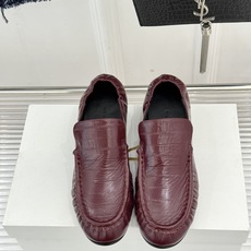 The Row 26WF新品极简复古 鳗鱼皮纹褶皱乐福鞋 意大利手工打造自然褶皱 鳗鱼皮肌理自带柔润光泽 无标识极简设计 The Row 26WF新品极简复古 鳗鱼皮纹褶皱乐福鞋 意大利手工打造自然褶皱 鳗鱼皮肌理自带柔润光泽 无标识极简设计