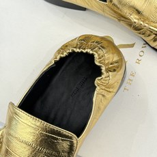The Row 26WF新品极简复古 鳗鱼皮纹褶皱乐福鞋 意大利手工打造自然褶皱 鳗鱼皮肌理自带柔润光泽 无标识极简设计 The Row 26WF新品极简复古 鳗鱼皮纹褶皱乐福鞋 意大利手工打造自然褶皱 鳗鱼皮肌理自带柔润光泽 无标识极简设计