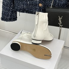 MaisonMargiela|MM6马吉拉 复古蝴蝶结褶皱分趾短靴 蝴蝶结柔化解构先锋感 褶皱皮面晕开复古调性 经典t MaisonMargiela|MM6马吉拉 复古蝴蝶结褶皱分趾短靴 蝴蝶结柔化解构先锋感 褶皱皮面晕开复古调性 经典t