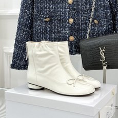 MaisonMargiela|MM6马吉拉 复古蝴蝶结褶皱分趾短靴 蝴蝶结柔化解构先锋感 褶皱皮面晕开复古调性 经典t MaisonMargiela|MM6马吉拉 复古蝴蝶结褶皱分趾短靴 蝴蝶结柔化解构先锋感 褶皱皮面晕开复古调性 经典t