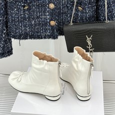 MaisonMargiela|MM6马吉拉 复古蝴蝶结褶皱分趾短靴 蝴蝶结柔化解构先锋感 褶皱皮面晕开复古调性 经典t MaisonMargiela|MM6马吉拉 复古蝴蝶结褶皱分趾短靴 蝴蝶结柔化解构先锋感 褶皱皮面晕开复古调性 经典t