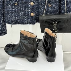 MaisonMargiela|MM6马吉拉 复古蝴蝶结褶皱分趾短靴 蝴蝶结柔化解构先锋感 褶皱皮面晕开复古调性 经典t MaisonMargiela|MM6马吉拉 复古蝴蝶结褶皱分趾短靴 蝴蝶结柔化解构先锋感 褶皱皮面晕开复古调性 经典t