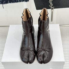 MaisonMargiela|MM6马吉拉 复古蝴蝶结褶皱分趾短靴 蝴蝶结柔化解构先锋感 褶皱皮面晕开复古调性 经典t MaisonMargiela|MM6马吉拉 复古蝴蝶结褶皱分趾短靴 蝴蝶结柔化解构先锋感 褶皱皮面晕开复古调性 经典t