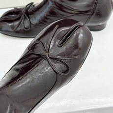 MaisonMargiela|MM6马吉拉 复古蝴蝶结褶皱分趾短靴 蝴蝶结柔化解构先锋感 褶皱皮面晕开复古调性 经典t MaisonMargiela|MM6马吉拉 复古蝴蝶结褶皱分趾短靴 蝴蝶结柔化解构先锋感 褶皱皮面晕开复古调性 经典t