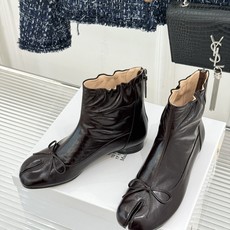 MaisonMargiela|MM6马吉拉 复古蝴蝶结褶皱分趾短靴 蝴蝶结柔化解构先锋感 褶皱皮面晕开复古调性 经典t MaisonMargiela|MM6马吉拉 复古蝴蝶结褶皱分趾短靴 蝴蝶结柔化解构先锋感 褶皱皮面晕开复古调性 经典t