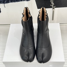 MaisonMargiela|MM6马吉拉 复古蝴蝶结褶皱分趾短靴 蝴蝶结柔化解构先锋感 褶皱皮面晕开复古调性 经典t MaisonMargiela|MM6马吉拉 复古蝴蝶结褶皱分趾短靴 蝴蝶结柔化解构先锋感 褶皱皮面晕开复古调性 经典t