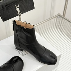 MaisonMargiela|MM6马吉拉 复古蝴蝶结褶皱分趾短靴 蝴蝶结柔化解构先锋感 褶皱皮面晕开复古调性 经典t MaisonMargiela|MM6马吉拉 复古蝴蝶结褶皱分趾短靴 蝴蝶结柔化解构先锋感 褶皱皮面晕开复古调性 经典t