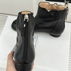 MaisonMargiela|MM6马吉拉 复古蝴蝶结褶皱分趾短靴 蝴蝶结柔化解构先锋感 褶皱皮面晕开复古调性 经典t MaisonMargiela|MM6马吉拉 复古蝴蝶结褶皱分趾短靴 蝴蝶结柔化解构先锋感 褶皱皮面晕开复古调性 经典t