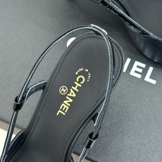 CHANE*|小香26B新品拼色 高跟鞋凉鞋 双色重绎经典美学设计 小尖头勾勒利落线条 后绊带贴合脚踝不掉跟 细高跟撑起 CHANE*|小香26B新品拼色 高跟鞋凉鞋 双色重绎经典美学设计 小尖头勾勒利落线条 后绊带贴合脚踝不掉跟 细高跟撑起