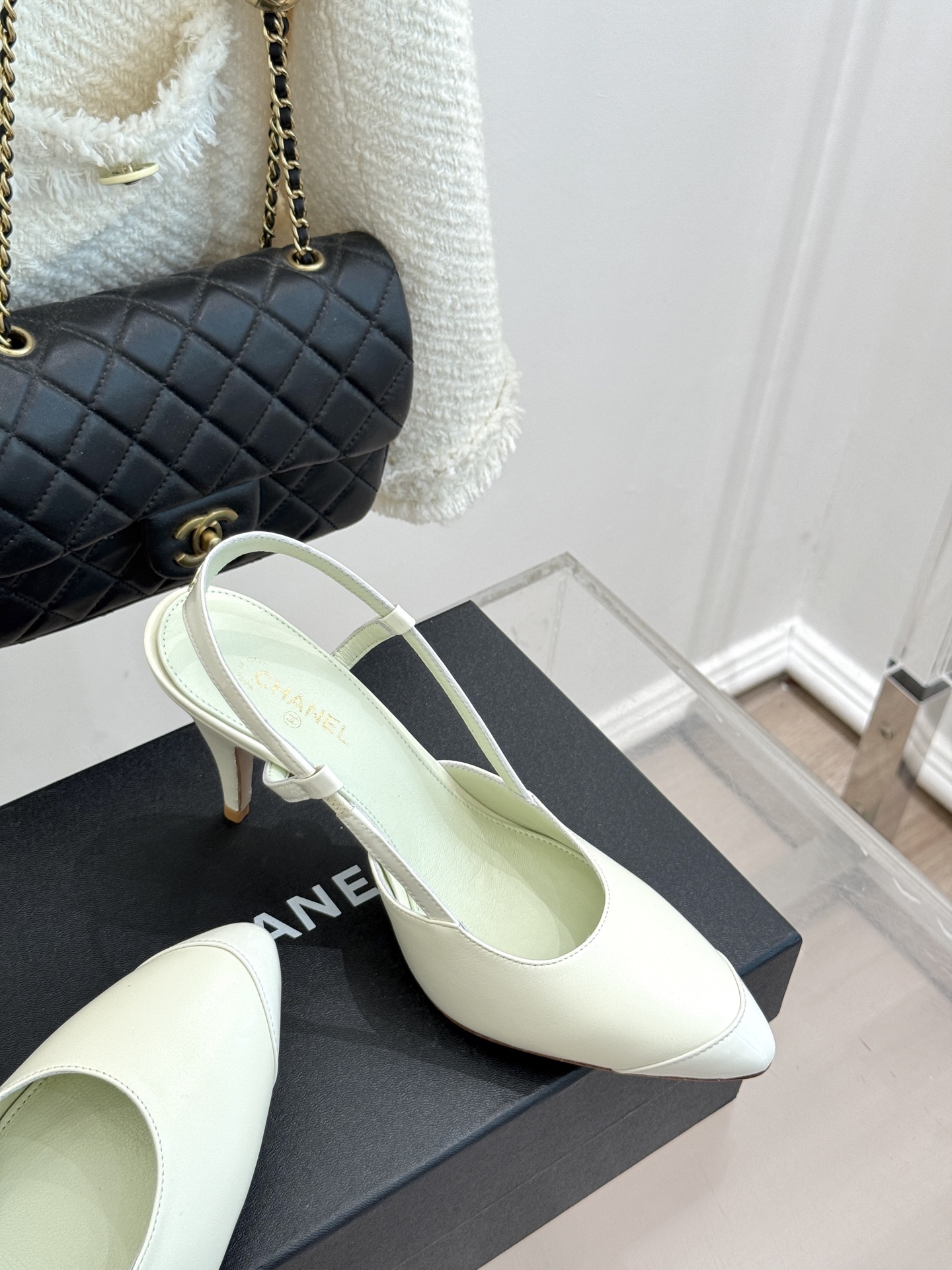 CHANE*｜小香26B新品拼色 高跟鞋凉鞋 双色重绎经典美学设计 小尖头勾勒利落线条 后绊带贴合脚踝不掉跟 细高跟撑起