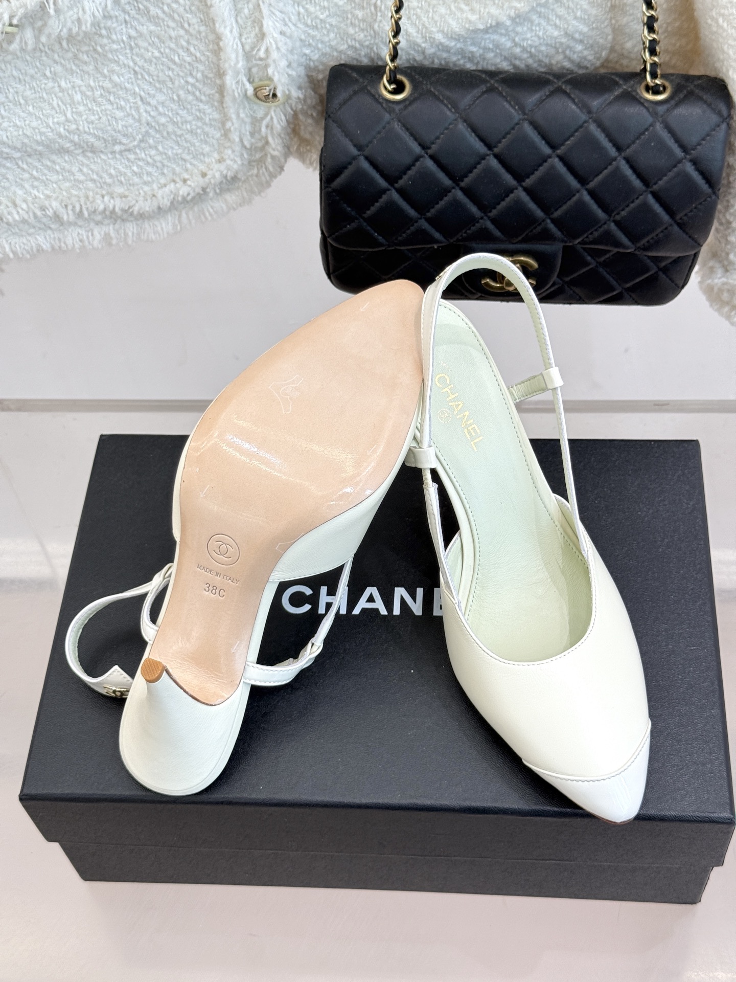 CHANE*｜小香26B新品拼色 高跟鞋凉鞋 双色重绎经典美学设计 小尖头勾勒利落线条 后绊带贴合脚踝不掉跟 细高跟撑起