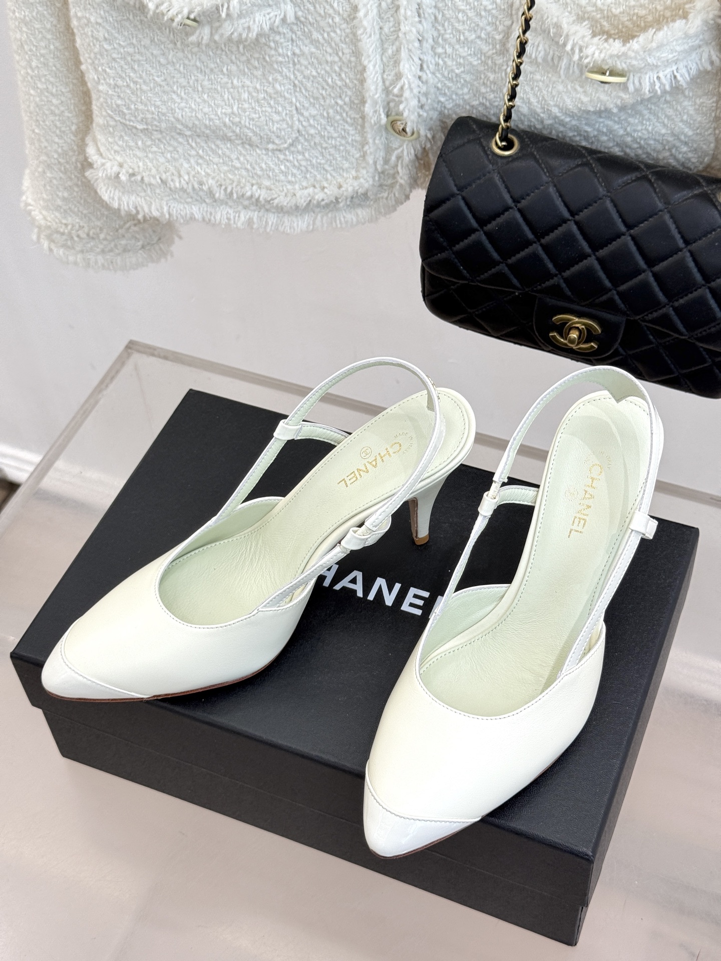 CHANE*｜小香26B新品拼色 高跟鞋凉鞋 双色重绎经典美学设计 小尖头勾勒利落线条 后绊带贴合脚踝不掉跟 细高跟撑起