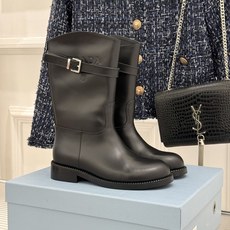 Prada/普拉达26WF新品暗黑系 皮带扣粗跟骑士靴短靴 金属皮带扣辨识度拉满 粗跟稳妥暴走也不累脚 上脚气场直接拉满 Prada/普拉达26WF新品暗黑系 皮带扣粗跟骑士靴短靴 金属皮带扣辨识度拉满 粗跟稳妥暴走也不累脚 上脚气场直接拉满