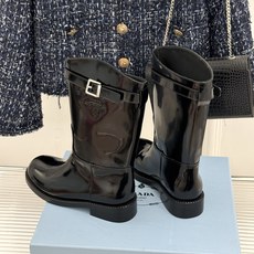 Prada/普拉达26WF新品暗黑系 皮带扣粗跟骑士靴短靴 金属皮带扣辨识度拉满 粗跟稳妥暴走也不累脚 上脚气场直接拉满 Prada/普拉达26WF新品暗黑系 皮带扣粗跟骑士靴短靴 金属皮带扣辨识度拉满 粗跟稳妥暴走也不累脚 上脚气场直接拉满
