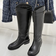 Prada/普拉达26WF新品暗黑系 皮带扣粗跟骑士靴短靴 金属皮带扣辨识度拉满 粗跟稳妥暴走也不累脚 上脚气场直接拉满 Prada/普拉达26WF新品暗黑系 皮带扣粗跟骑士靴短靴 金属皮带扣辨识度拉满 粗跟稳妥暴走也不累脚 上脚气场直接拉满