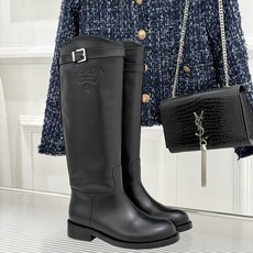 Prada/普拉达26WF新品暗黑系 皮带扣粗跟骑士靴短靴 金属皮带扣辨识度拉满 粗跟稳妥暴走也不累脚 上脚气场直接拉满 Prada/普拉达26WF新品暗黑系 皮带扣粗跟骑士靴短靴 金属皮带扣辨识度拉满 粗跟稳妥暴走也不累脚 上脚气场直接拉满